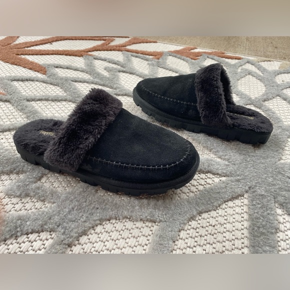 Lucky Brand Slippers - Picture 2 of 5